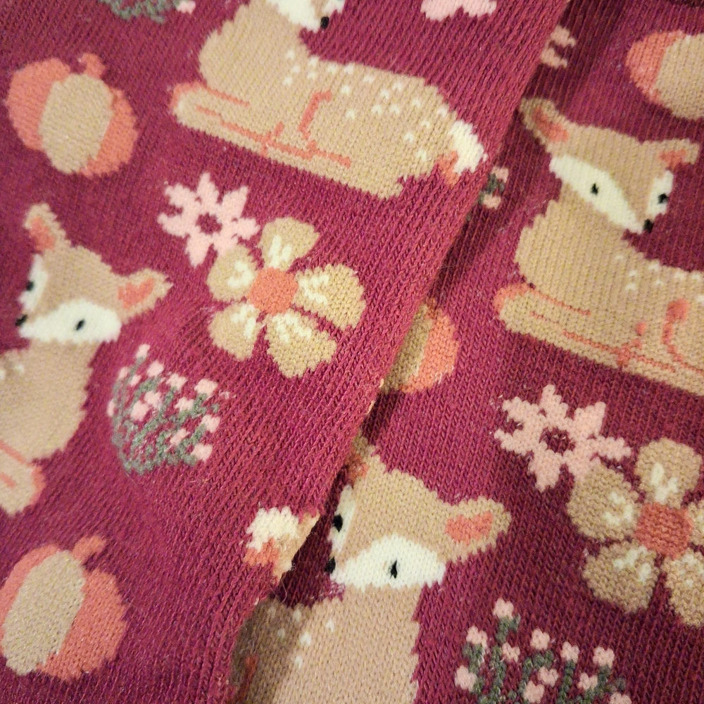 Deer Patterned Ladies Crew Socks - Burgundy🦌 - Picture 2 of 3